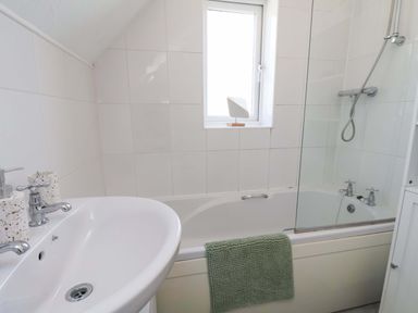 A bathroom with a sink and a bathtub at Floraville