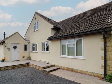 An outdoor view of a house at Harran in Pershore