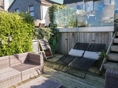 A garden with outdoor seating and deck chairs at 36 Crowthers Hill in Dartmouth