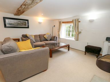 A living room with sofas and a coffee table at Bubbs Cottage