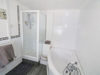 A bathroom with a bathtub and shower at Goetra