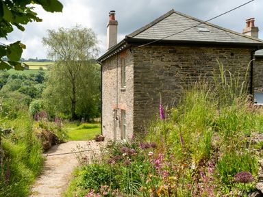 A house with a garden and pathway at Treovis Cottage in Callington