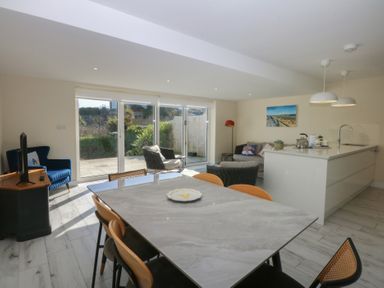 A dining room with a table and chairs at 2 Lon Y Dryw in Trearddur Bay