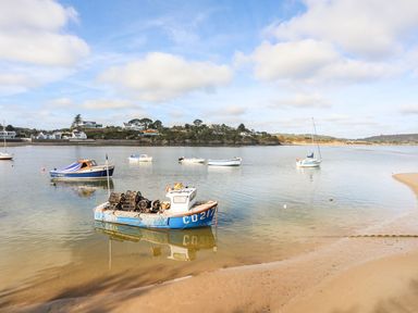 A view of boats in the water at Ceiriad - 9 Ty'n Don Llanengan near Abersoch