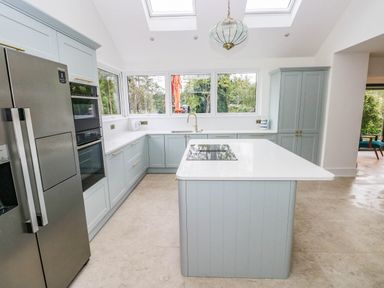 A kitchen with appliances and windows at Hawthorns 