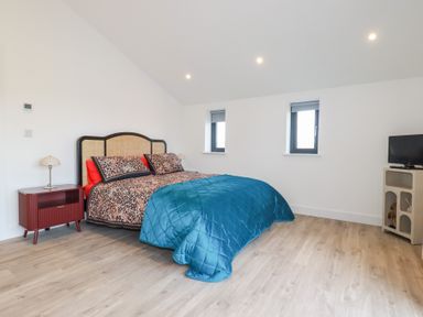 A bedroom with a bed and windows at Barn 5