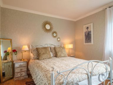 A bedroom with a bed and nightstand at Apple Byrd in Kendal