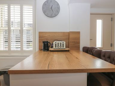 A kitchen with a kettle and toaster on a wooden table at Park View in Ambleside