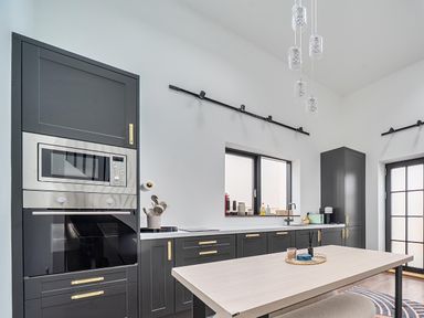 A kitchen with cabinets and appliances at Manor Farm House in Merton near Bicester