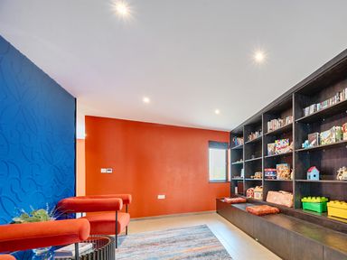 A snug with a bookshelf and seating at Manor Farm House in Merton near Bicester