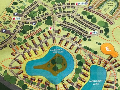 A map showing cabins, glamping pods, and lakes at Lakewood Retreat in Woodhall Spa