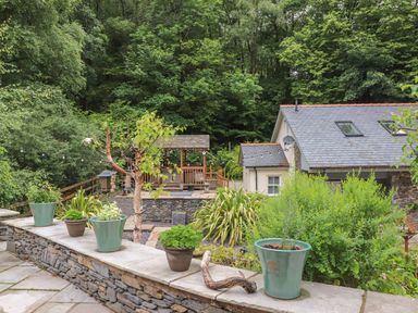 An outdoor area with plants and a building at Bobbin Mill Cottage in Ulverston