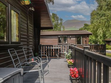 A deck with chairs and a table at Watendlath in Keswick