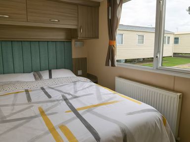 A bedroom with a bed and window at Whitehouse Leisure Park - Holiday Accommodation 19057 Towyn, Abergele