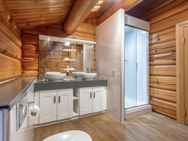 A bathroom with sinks and a shower at Kinder Lodge (Pet) Fowlis near Dundee