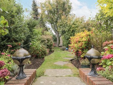 A garden with a pathway and planters at 21 High Street Scarborough