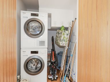 A laundry room with a washing machine and tumble dryer at Hillbre in Trevone