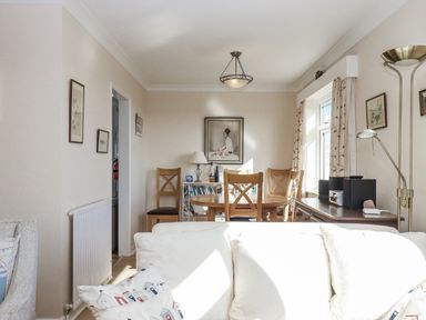 A dining room with a table and chairs at Woodbury in Teignmouth