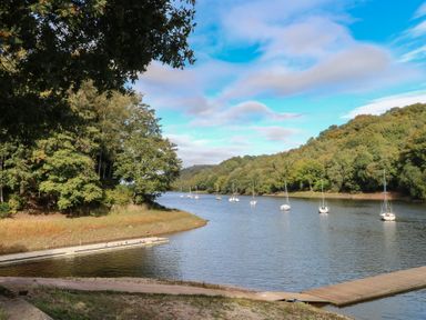 A river with sailboats and trees at Woodlands View in Leek
