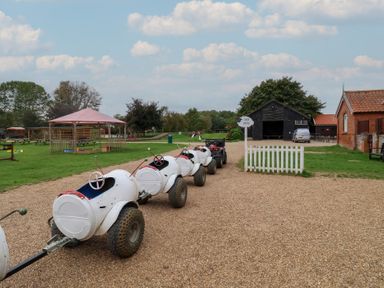 An outdoor area with go-karts and a barn at Duke Cottage in Woodbridge