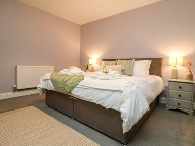 A bedroom with a bed and bedside table at Klysa in Camborne