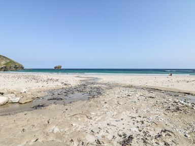 A beach with sand and water at Baker Chambers in Camborne