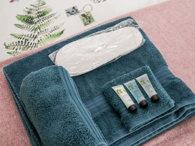 A set of towels and toiletries at Battell Chambers in Camborne