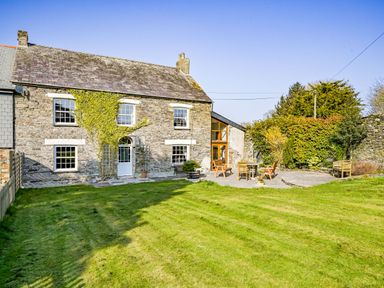 A house with a garden and seating area at The Old Farm House near Pelynt