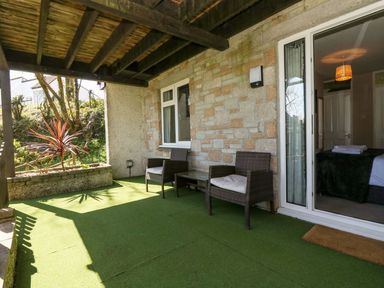 An outdoor area with seating and plants at Valley Lodge 61 Callington