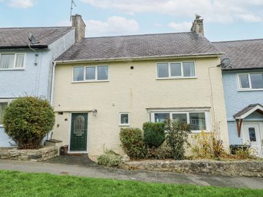 A house with a green door and windows at 16 Ffordd Meigan Beaumaris