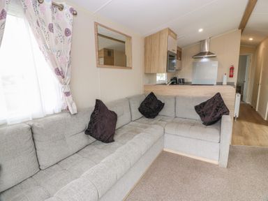 A living room with a sofa in Peaceful Stranraer