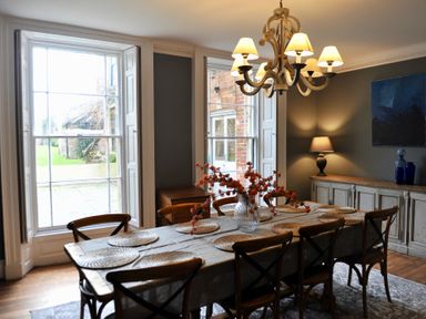 A dining room with a table and chairs at ASH HOUSE in Wincanton