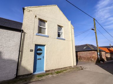 A building with a blue front door at Corner Cottage Seahouses