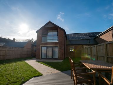 A garden with a house and patio seating at The Galloway in Morpeth