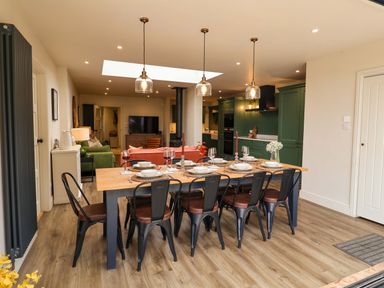 A dining room with a table and chairs at Fairview in Darsham