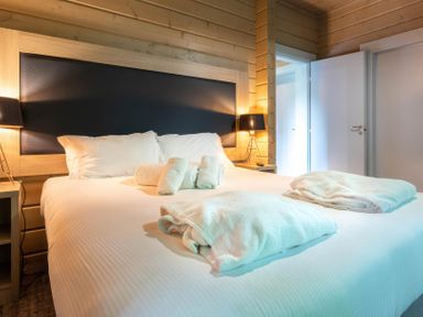 A bedroom with a bed and towels at Middleham in Leyburn