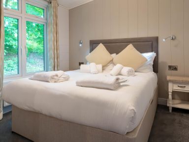 A bedroom with a bed and side table at Bainbridge in Leyburn