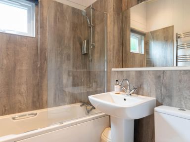 A bathroom with a bathtub, sink, and shower at Bainbridge (Pet) Leyburn