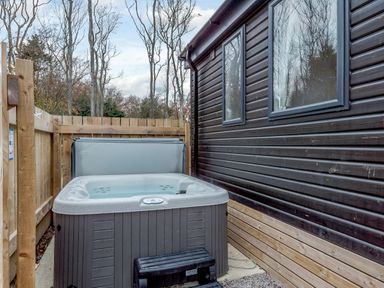 A hot tub beside the side of a building at Anderby Spa (Pet) in Louth