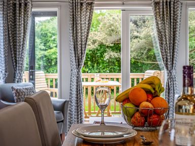 A dining room with a fruit bowl on the table at Caistor Spa in Louth