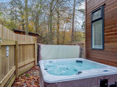 A hot tub in an outdoor area at Stamford Spa (Pet) Louth