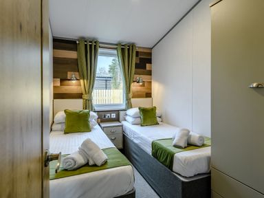 A bedroom with two single beds at Elsham Lodge (Pet) in Louth