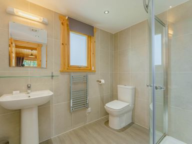 A bathroom featuring a sink, toilet, and shower at Hazel Lodge in Louth