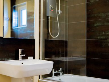 A bathroom with a sink and a shower at Retreat Lodge 4 in Louth