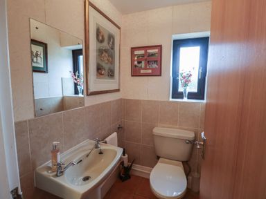 A bathroom with sink and toilet at Winston Lodge in Beccles
