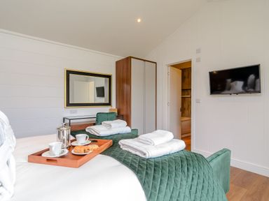 A bedroom with bed and coffee tray at The Castor in Kings Cliffe