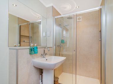 A bathroom with a sink and shower at The Apethorpe (Pet) in Kings Cliffe