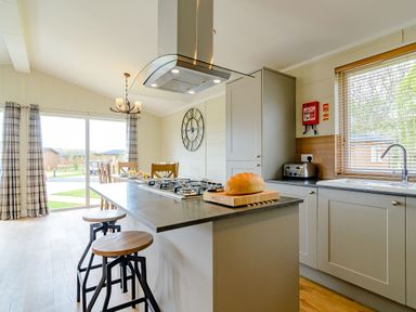 A kitchen with stove and sink at The Yarwell in Kings Cliffe