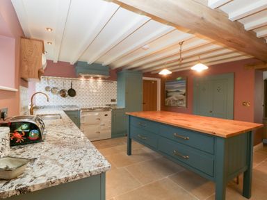 Property photo 11 of 32