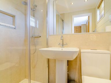 A bathroom featuring a shower, sink, and toilet at The Alwalton in Kings Cliffe